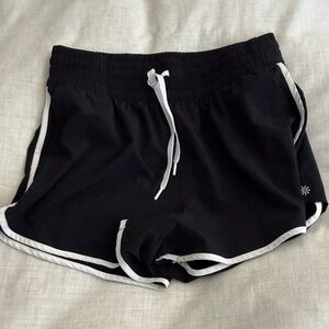 Athleta Weekender High Rise 3" Run Short
